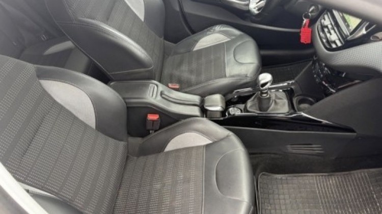Peugeot 2008 1.6 HDI ALLURE