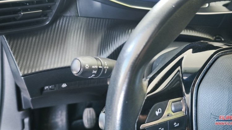 Peugeot 2008 1.5 BLUE HDI ALLURE