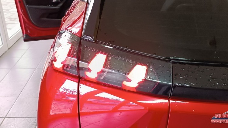 Peugeot 2008 BLUE HDI ALLURE PACK EAT8